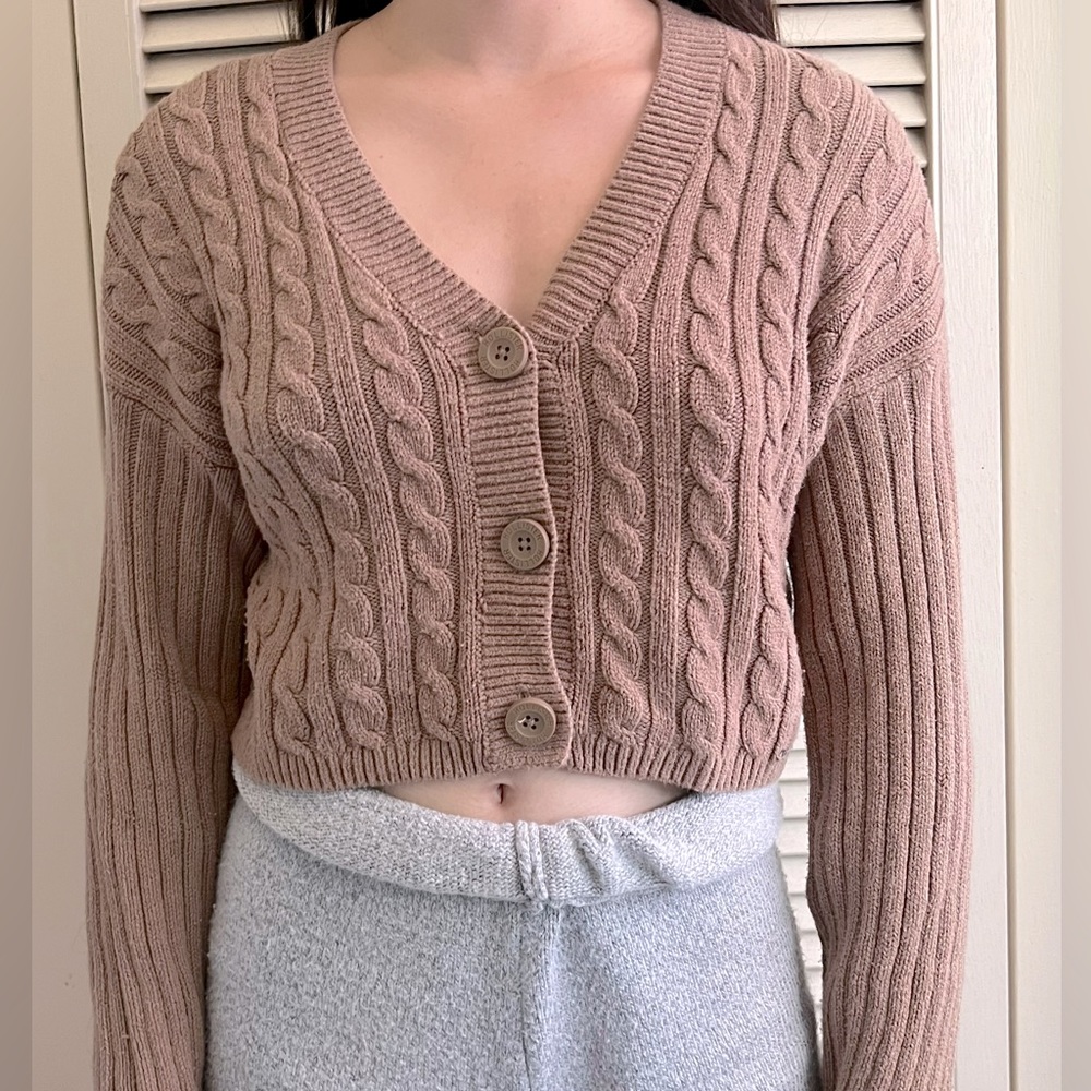 Brown/Tan Hollister stylish sweater.